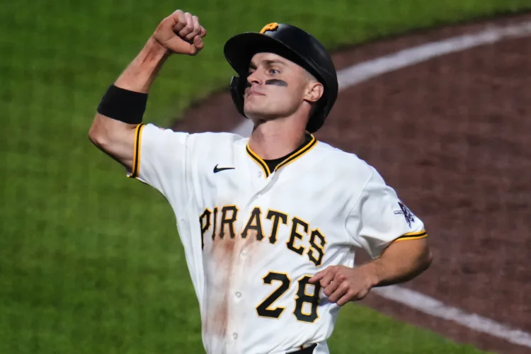 Lowe's 10th-inning hit rallies the Pirates